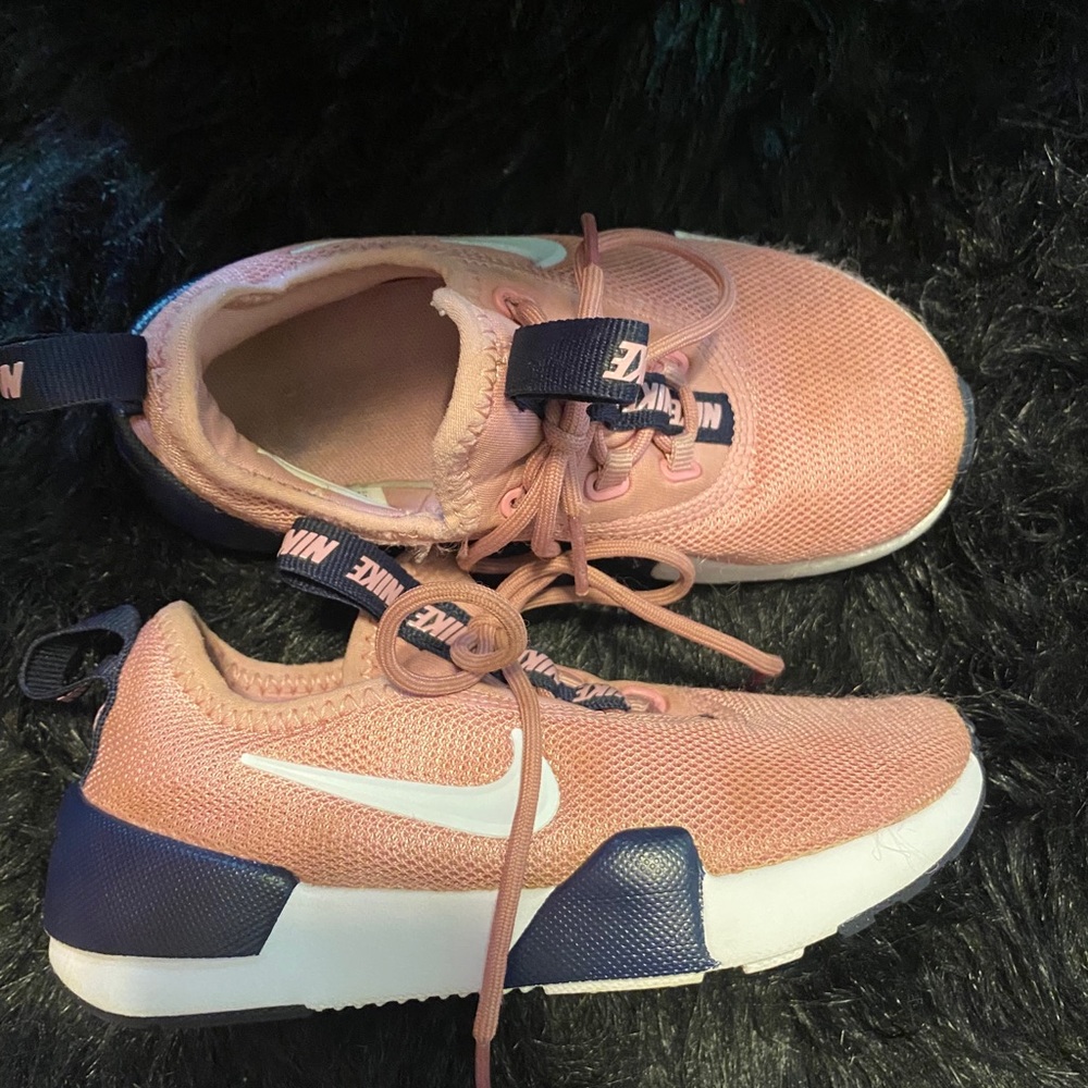 Girls shoes